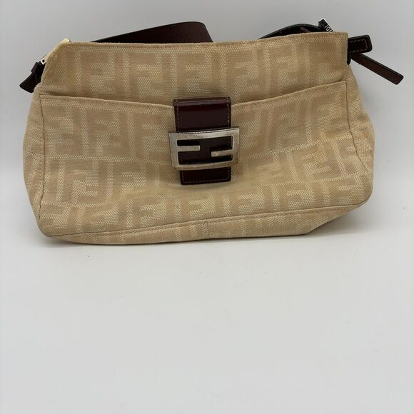 Fendi Handbags - Fendi Baguette